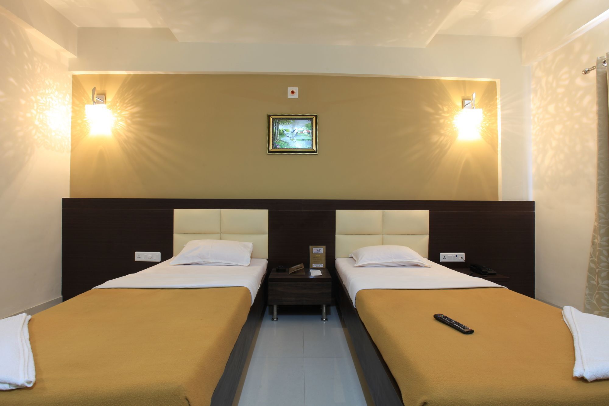 Hotel Galaxy Inn אחמדאבאד מראה חיצוני תמונה