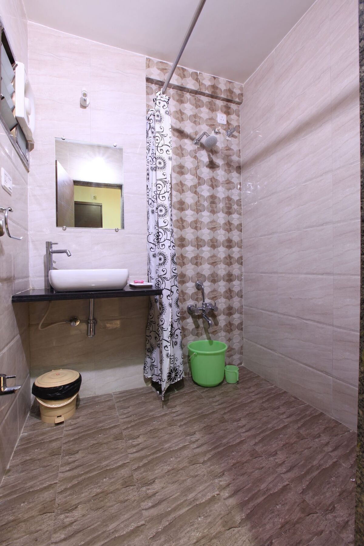 Hotel Galaxy Inn אחמדאבאד מראה חיצוני תמונה